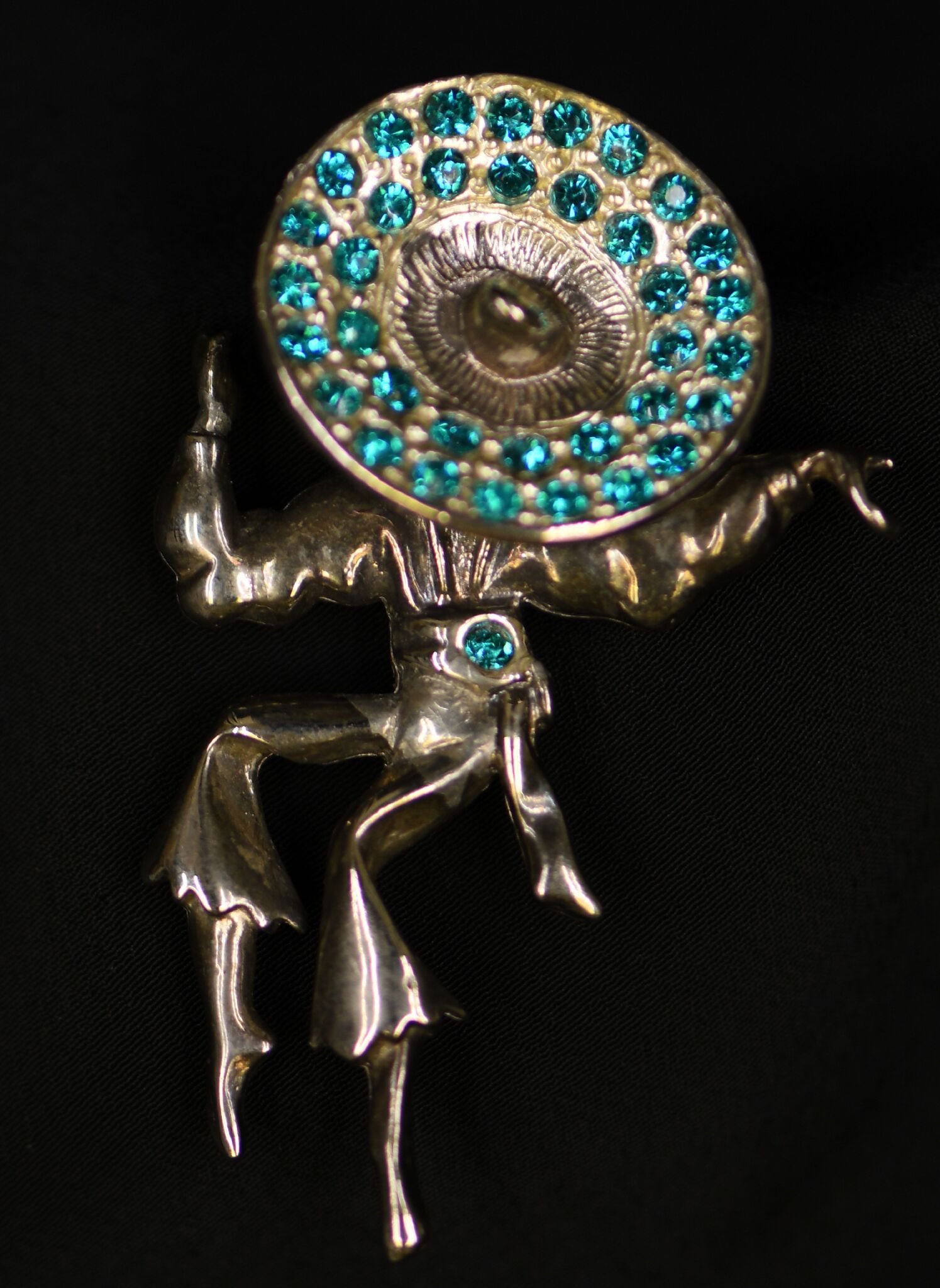 Mexican Dance Pin / Épingle de danse mexicaine 2